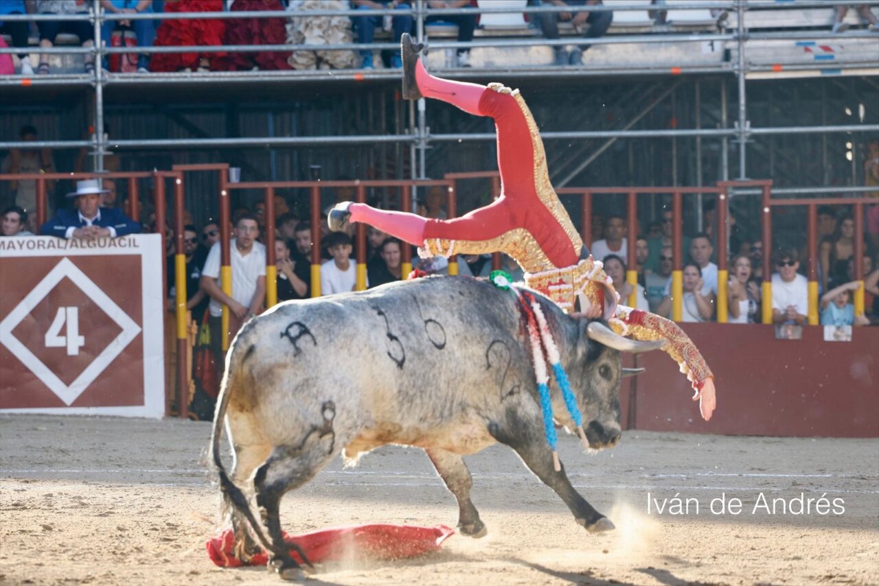Cristiano Torres, cornada en región mentoniana y contusión en rodilla tras una durísima voltereta