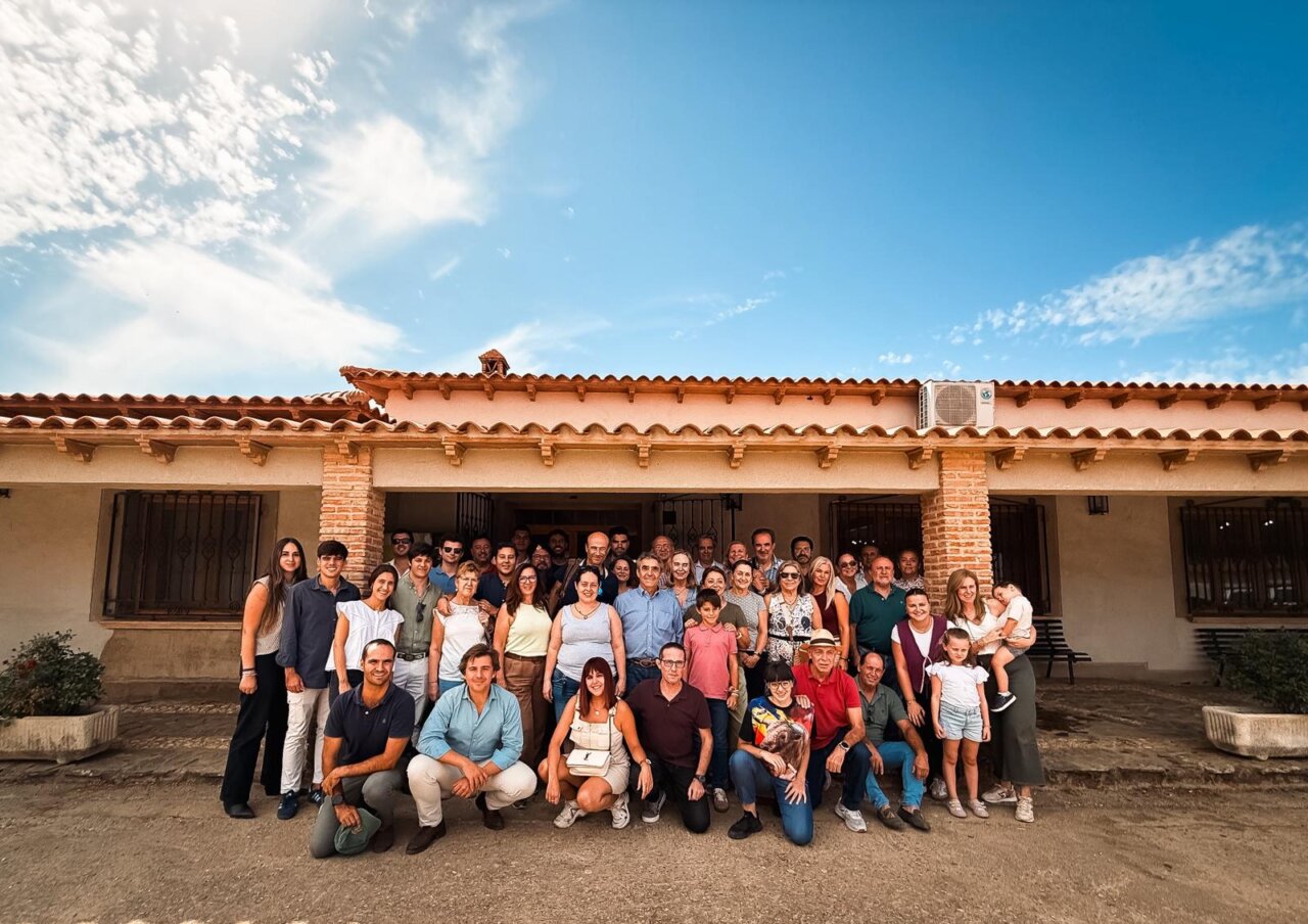 Medio centenar de abonados de Las Ventas viven una gran jornada de campo con Victorino Martín
