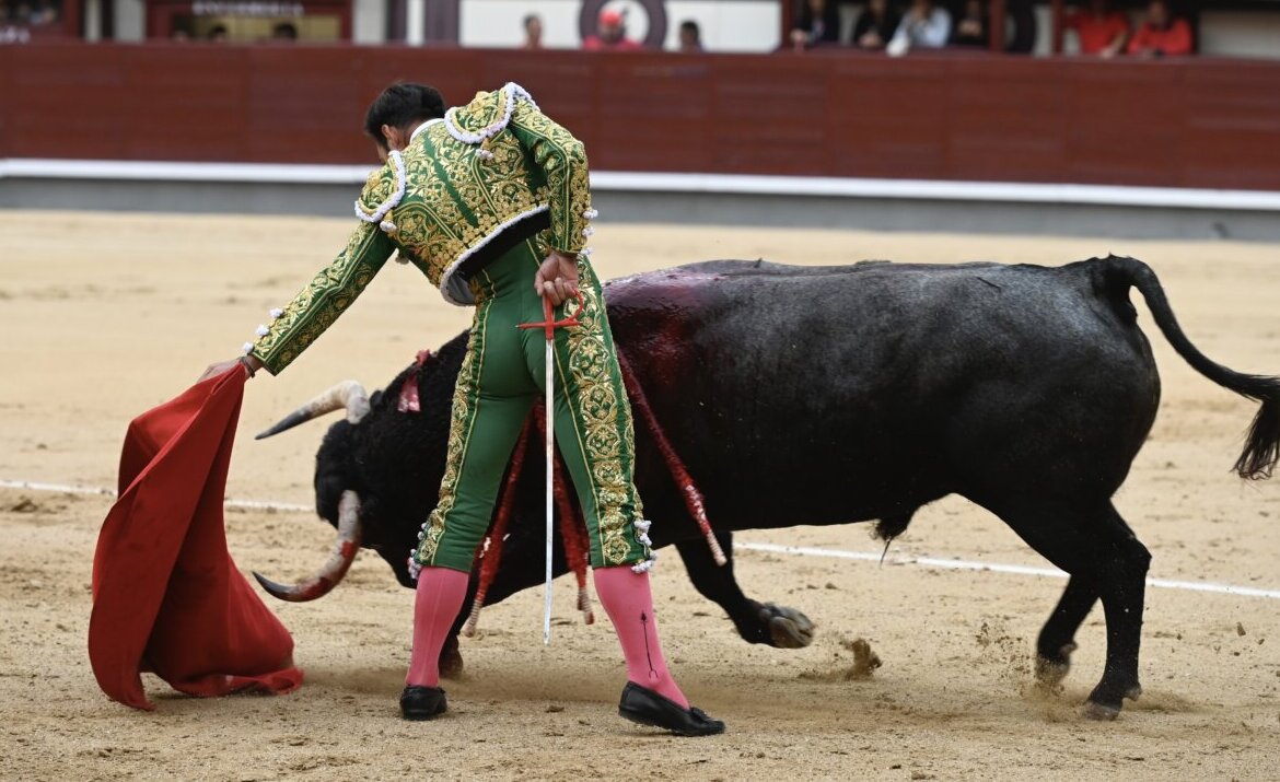 Gómez del Pilar corta una oreja en la concurso de Las Ventas