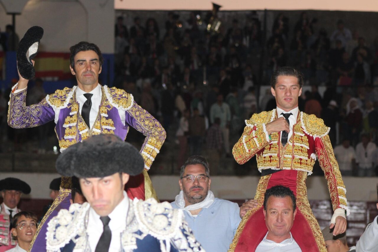 Feliz alternativa de Villita, en hombros con Miguel Ángel Perera