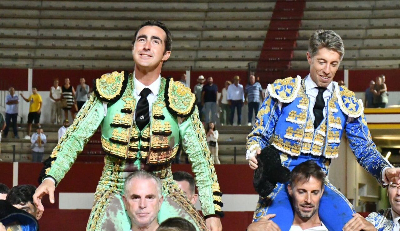El Fandi y Escribano, un botín de orejas y rabos en Utrera