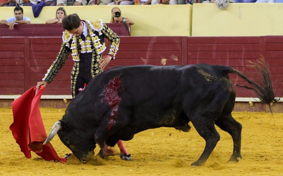 Roca Rey cautiva a Lisboa en una noche de "No hay billetes"