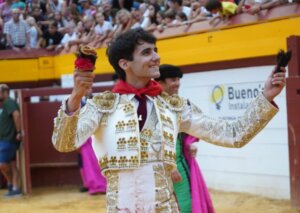 Polope la tarde de su debut con caballos el pasado año en Algemesí. Foto: Mateo.