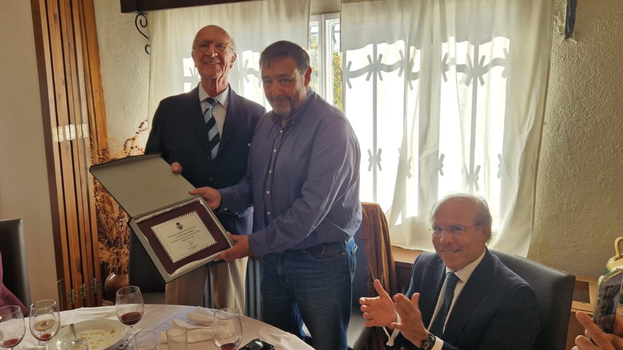 Sentido homenaje al presidente Pedro Lozano en Miraflores de la Sierra