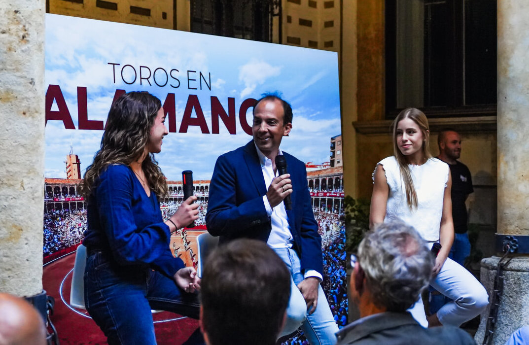 Raquel Martín y Olga Casado, multitudinario encuentro con la afición salmantina