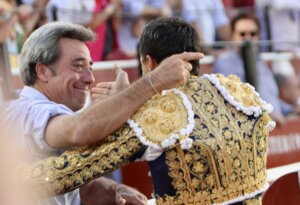 Ureña y el ganadero Daniel Ruiz, dos de los triunfadores de Albacete. Foto: Antonio Vigueras