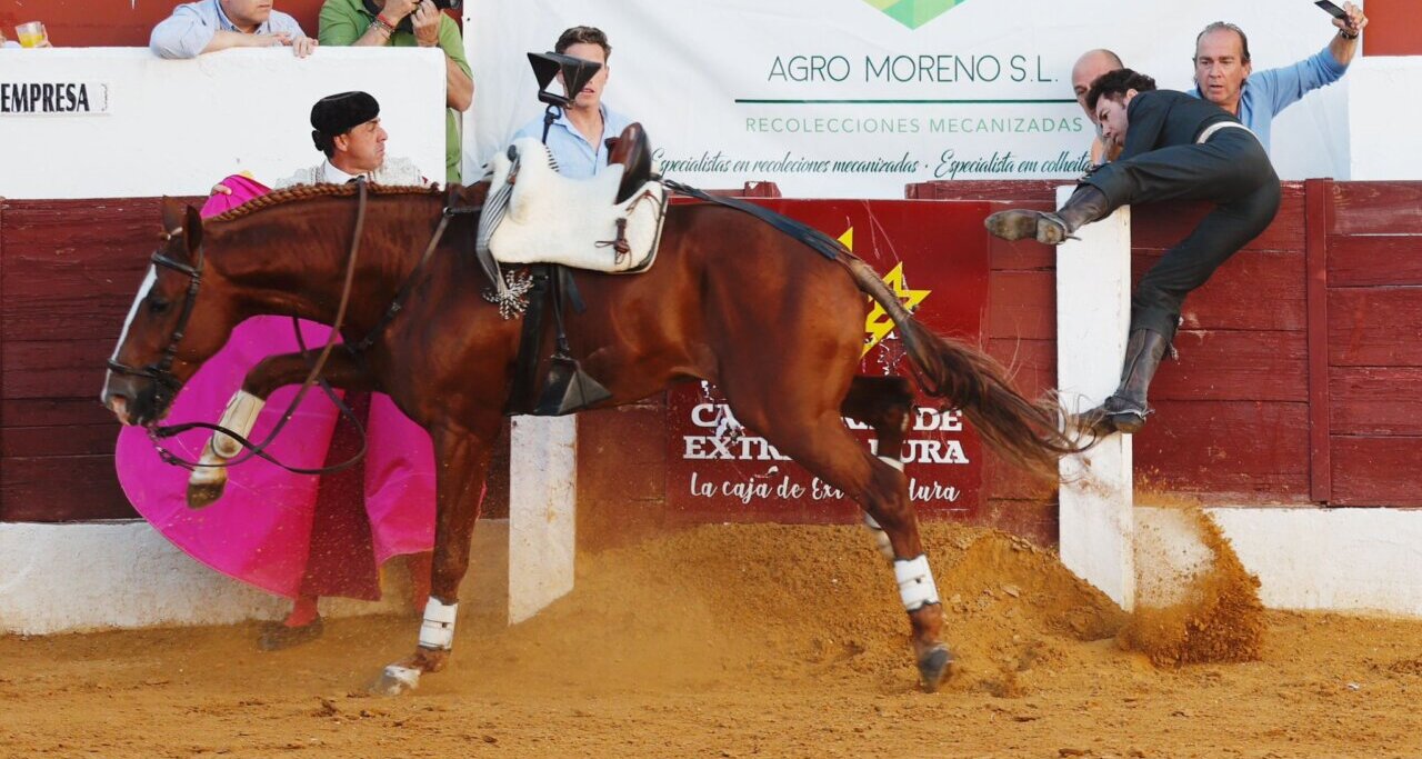 Leonardo Hernández pierde a su caballo Aplauso en Zafra