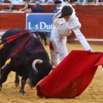 Mario Vilau logró las dos orejas y el rabo de un importante novillo de Fuente Ymbro el pasado 19 de octubre en Sanlúcar. Foto: Eva Morales.