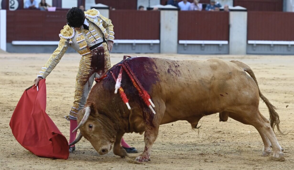 Emiliano Osornio se desmarca con torería en la primera de Otoño