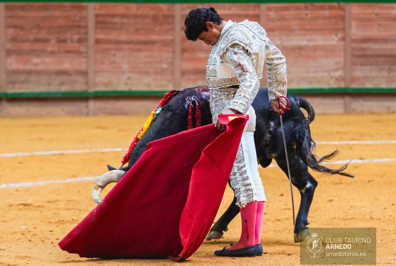 Osornio arma el taco con un Cabrero de El Montecillo de vuelta al ruedo