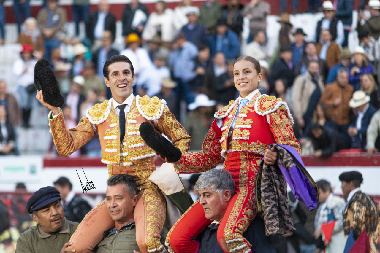 Talavante, que indulta, y Olga Casado abren la feria de Latacunga con un triunfo importante