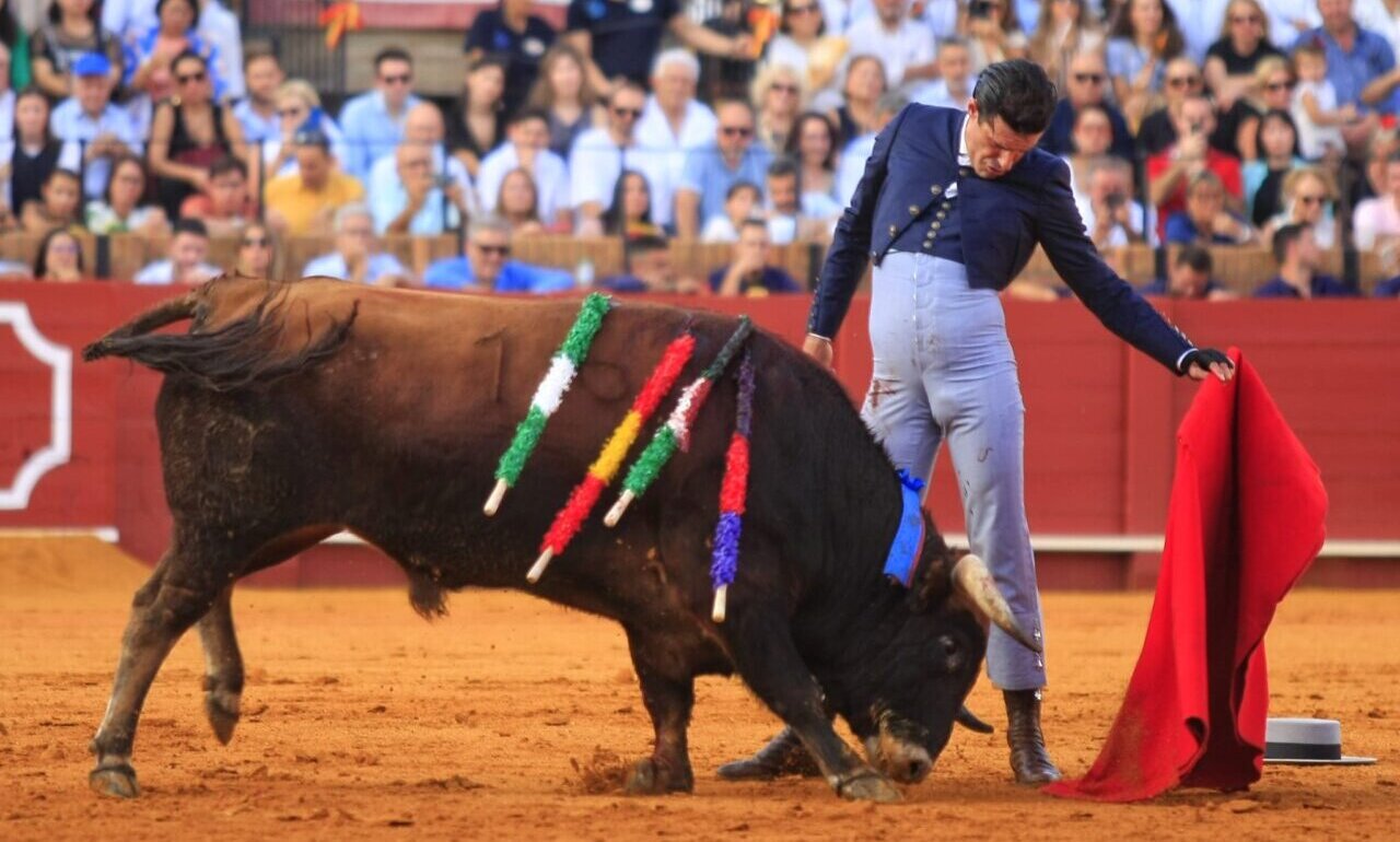 Talavante, una faena a placer en Sevilla
