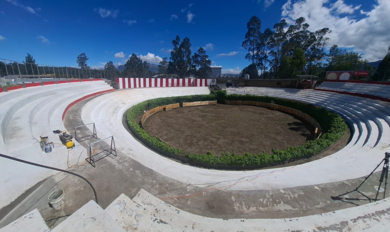 Roca Rey y Marco Pérez, mano a mano en la inauguración de la plaza ecuatoriana de Machachi