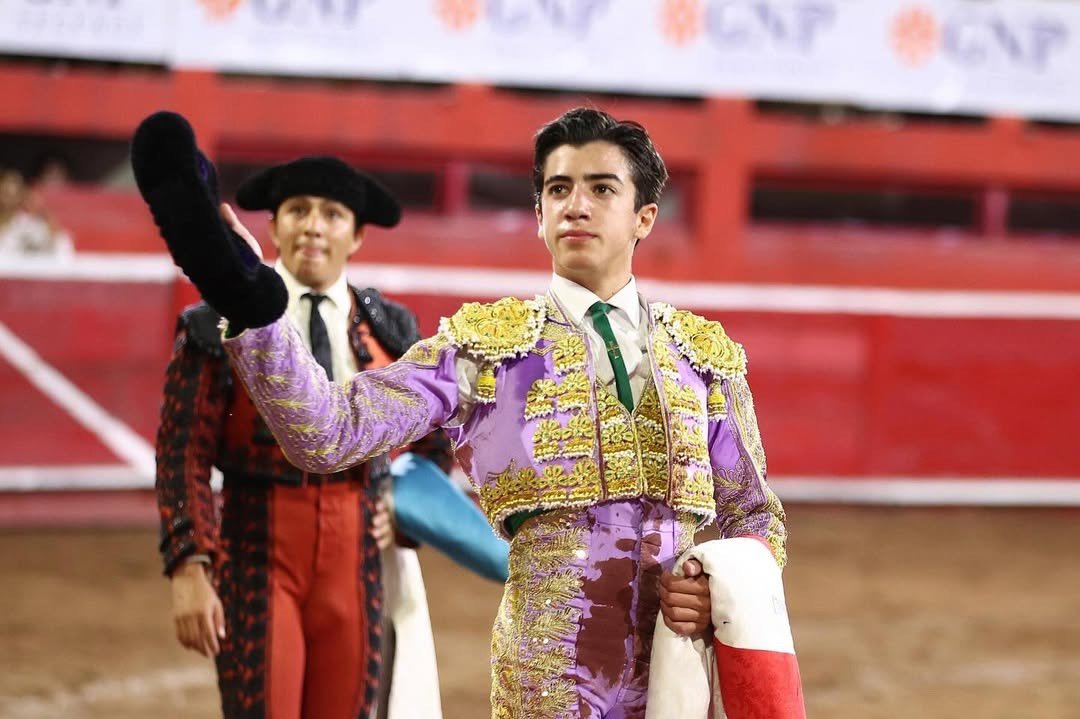 Tarde firme sin espada de Marco Pérez en Monterrey, Gamero cortó una oreja