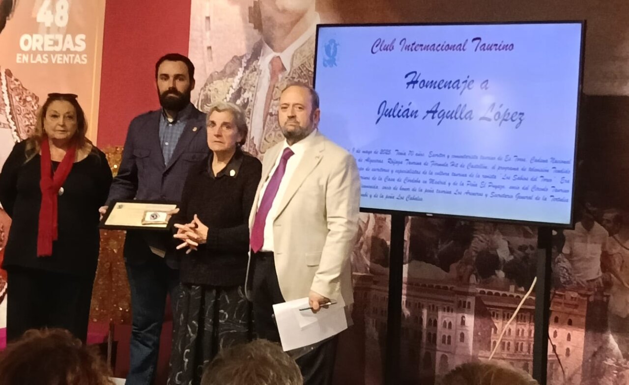 El periodista taurino Julián Agulla fue homenajeado en Las Ventas