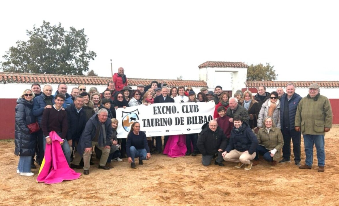 Espartaco y Borja Jiménez comparten una jornada con el Club Taurino de Bilbao