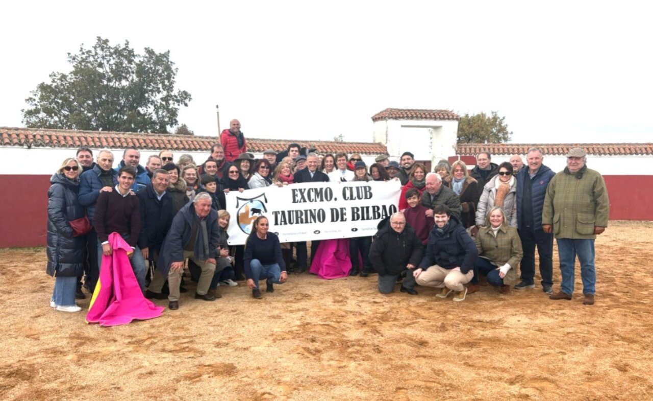 Espartaco y Borja Jiménez comparten una jornada con el Club Taurino de Bilbao