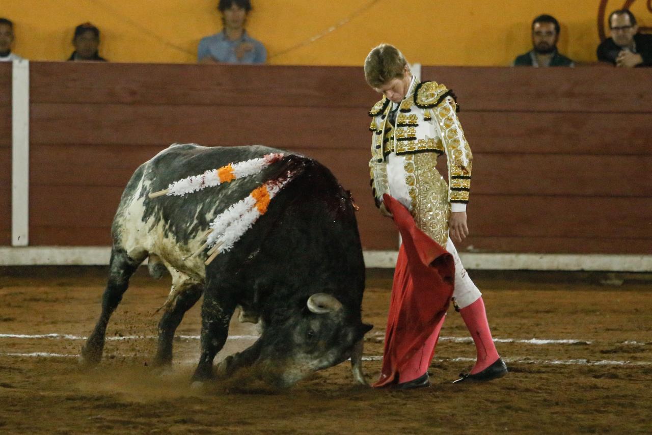 Borja Jiménez cautiva en Txalcala