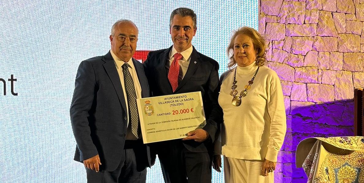 Villaseca entrega a Algemesí 20.000 € para los damnificados por la DANA