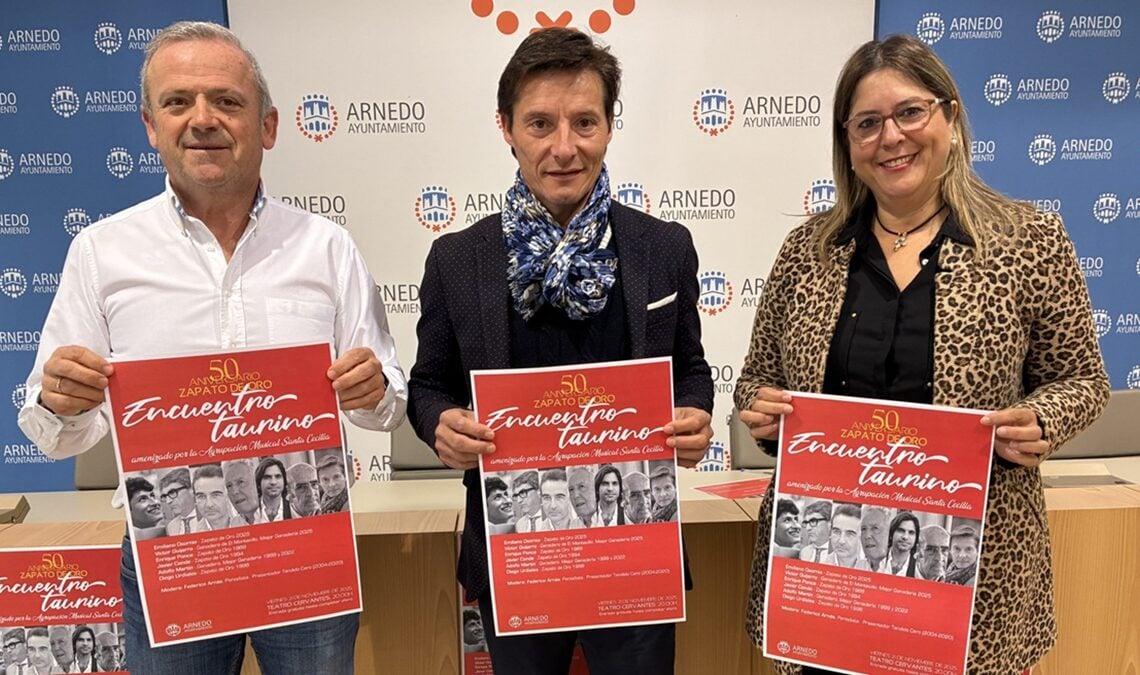 Enrique Ponce, Javier Conde y Diego Urdiales en la gala del cincuenta aniversario del Zapato de Oro de Arnedo