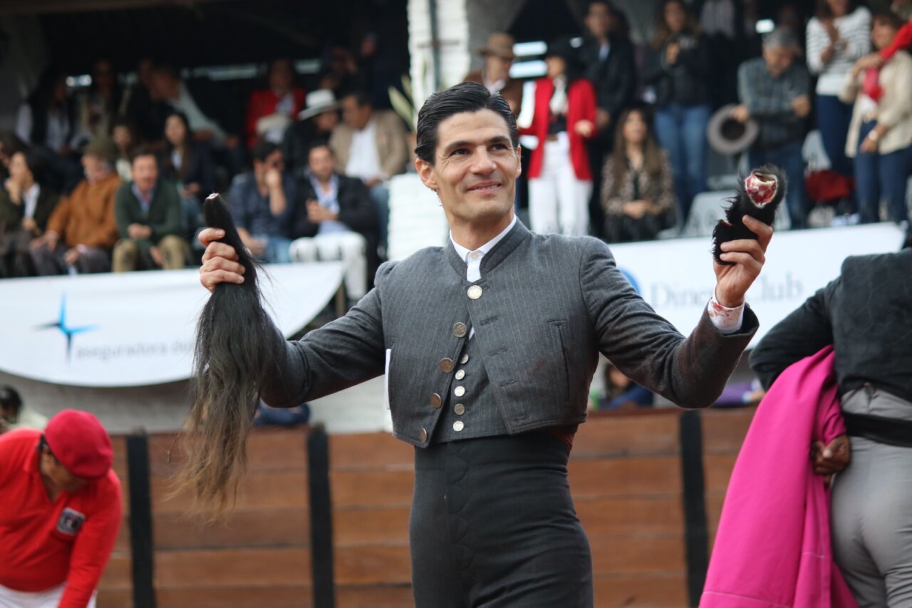 Pablo Aguado indulta en Tambo Mulaló en una tarde redonda del sevillano