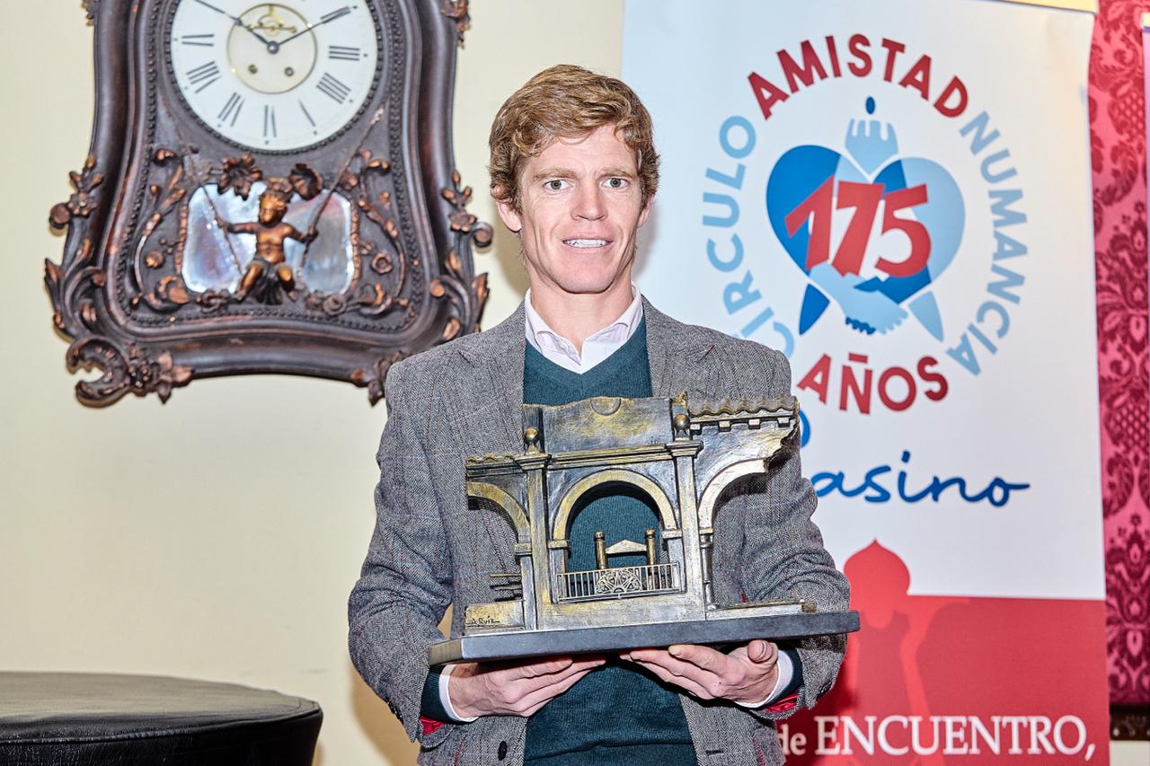 Borja Jiménez recoge el premio al triunfador de la feria taurina de Soria