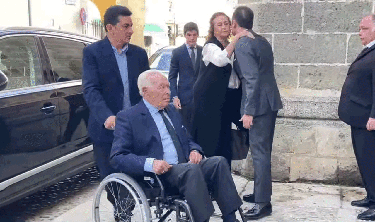 Curro Romero despide a su amigo y compañero Rafael de Paula
