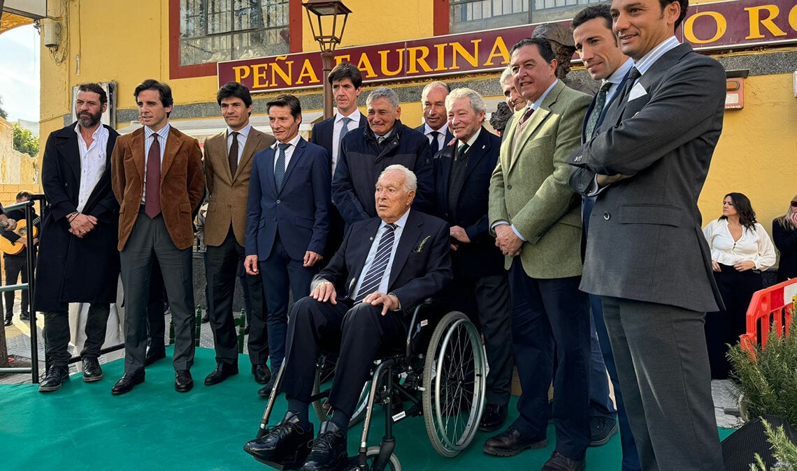 Grupo de personas en un evento de la Peña Aurina