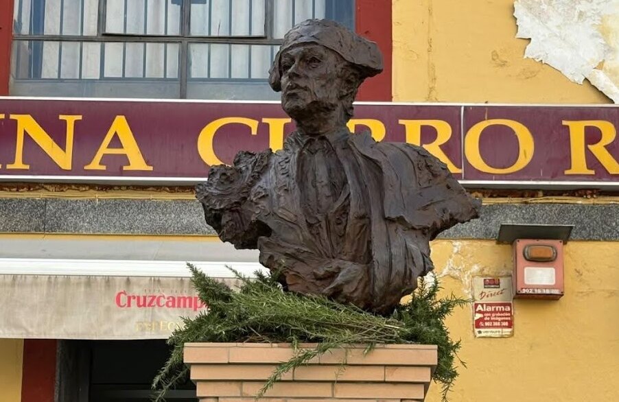 Así fue el proceso de creación del busto de Curro Romero