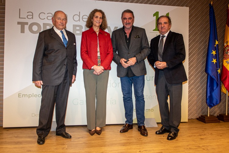 Antonio Bañuelos: "Con Álvaro Domecq se marcha un referente insustituible en la crianza del toro bravo"