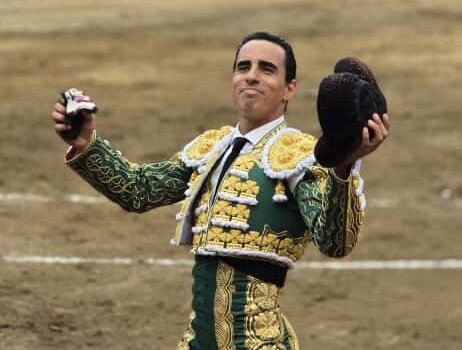 Joaquín Galdós, doble premio a la mejor faena de Lima