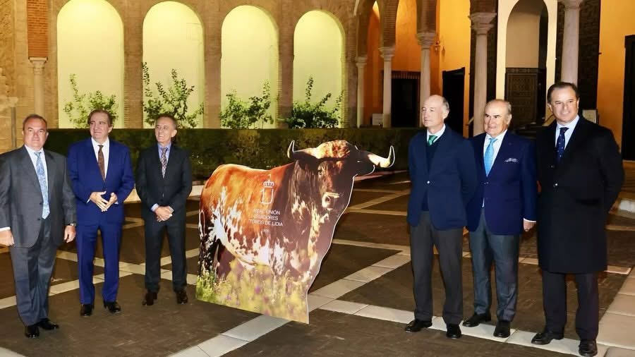 Los ganaderos de la RUCTL presentan el "Libro Verde del Toro Bravo" en Sevilla