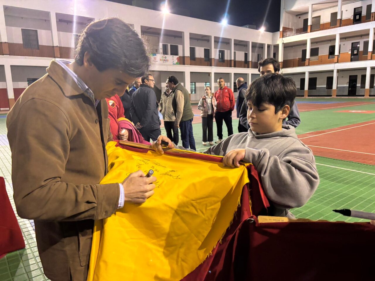 Juan Ortega comparte un día de entrenamiento con la Escuela Taurina de Triana