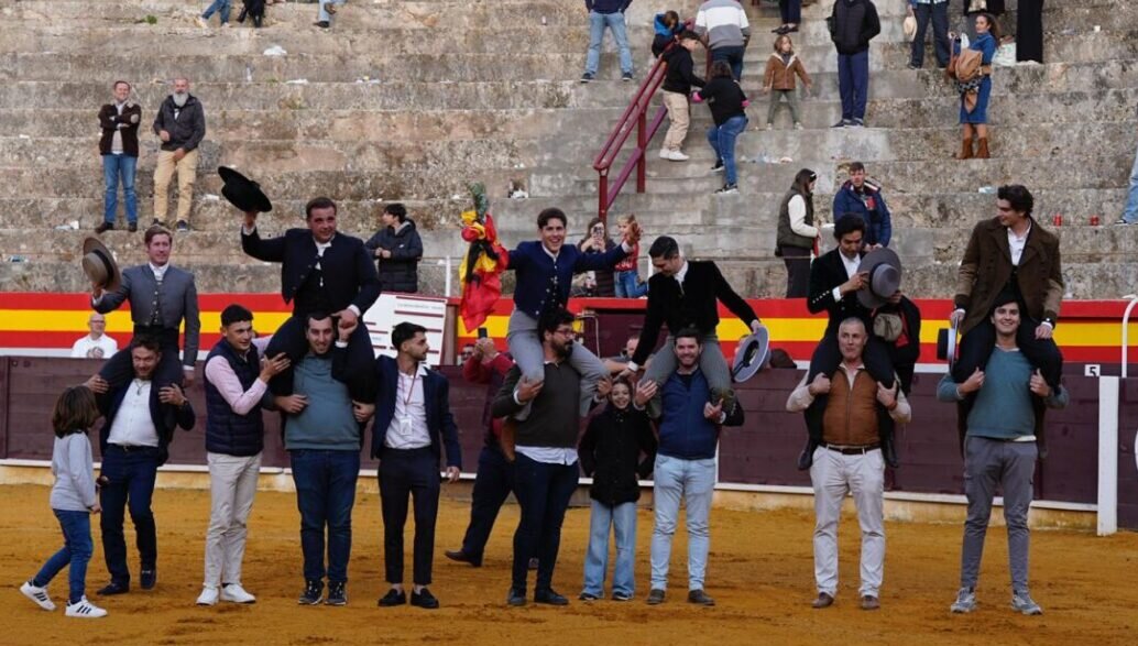 Dieciséis orejas y un rabo en el festival de Muro