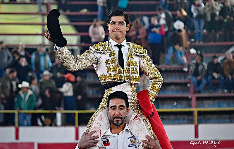 Luis David, dos orejas en Uriangato