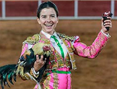 La novillera gaditana Miriam Cabas, oreja en Tlaxcala