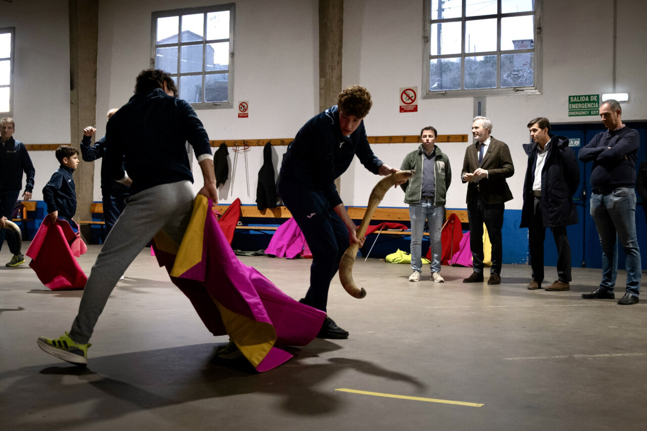 Jorge Azcón, presidente de Aragón, avala la labor de la Escuela Mar de Nubes