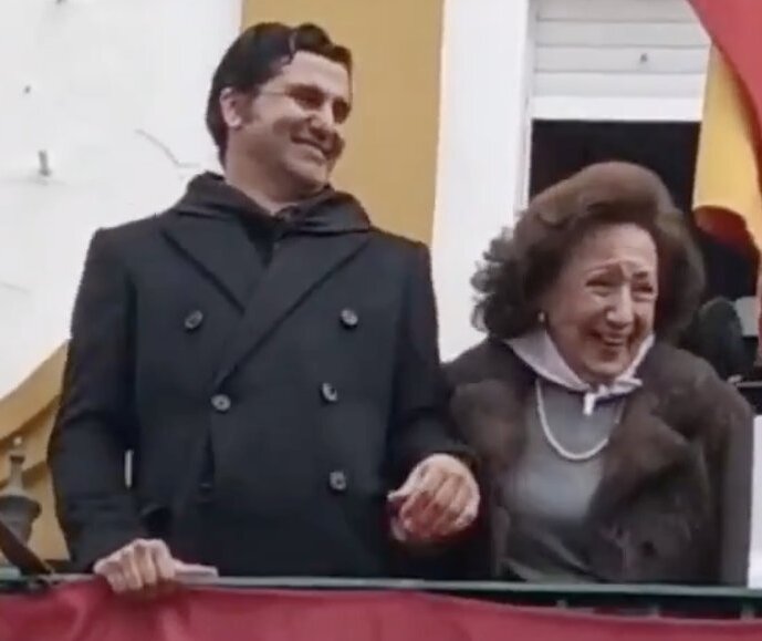 "¡Que bote Morante¡": chupinazo, encierro y desatada locura en La Puebla del Río