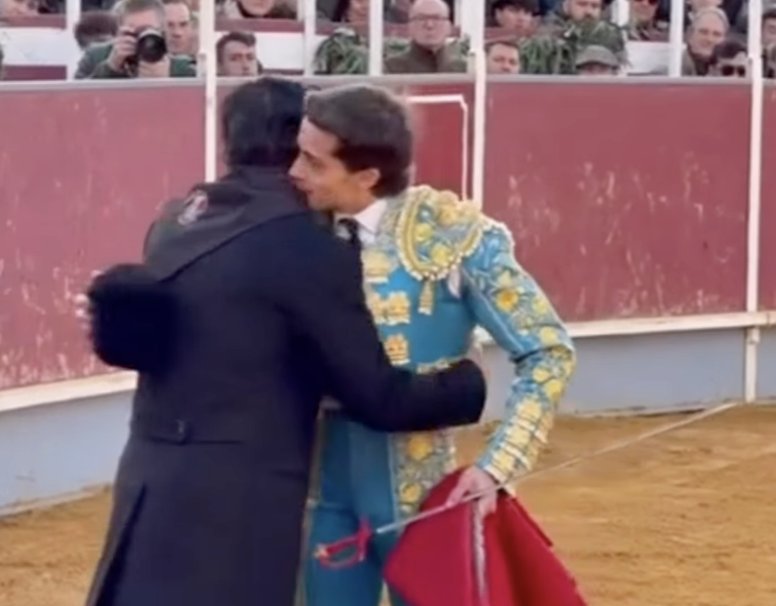 Julio Aparicio, Armando Rojo y Santiago Domecq se llevan de calle la primera novillada de La Puebla del Río