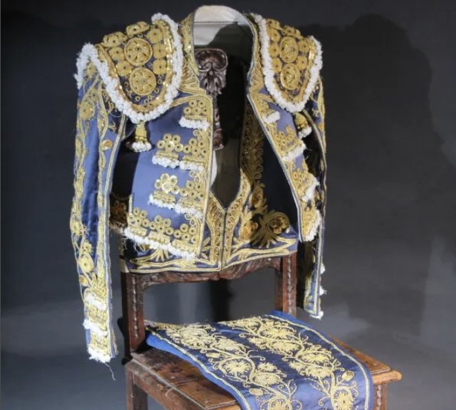 Un traje de luces de El Juli, en la subasta "España y tauromaquia"