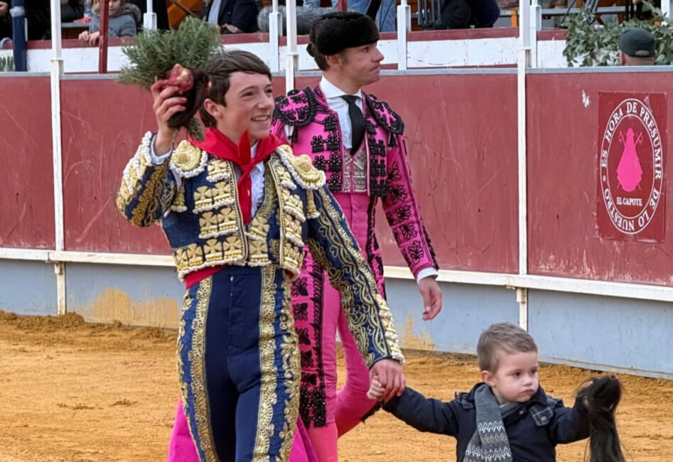 Manuel León y Realito cortan un rabo en La Puebla del Río