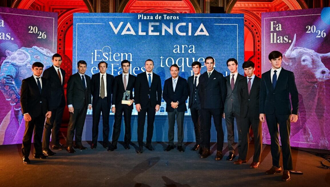 Fallas aglutina a las figuras y la nueva generación en una feria explosiva (Carteles oficiales)