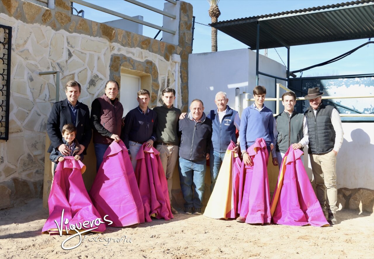 La peña taurina oriolana José María Manzanares hijo celebró su fiesta campera anual