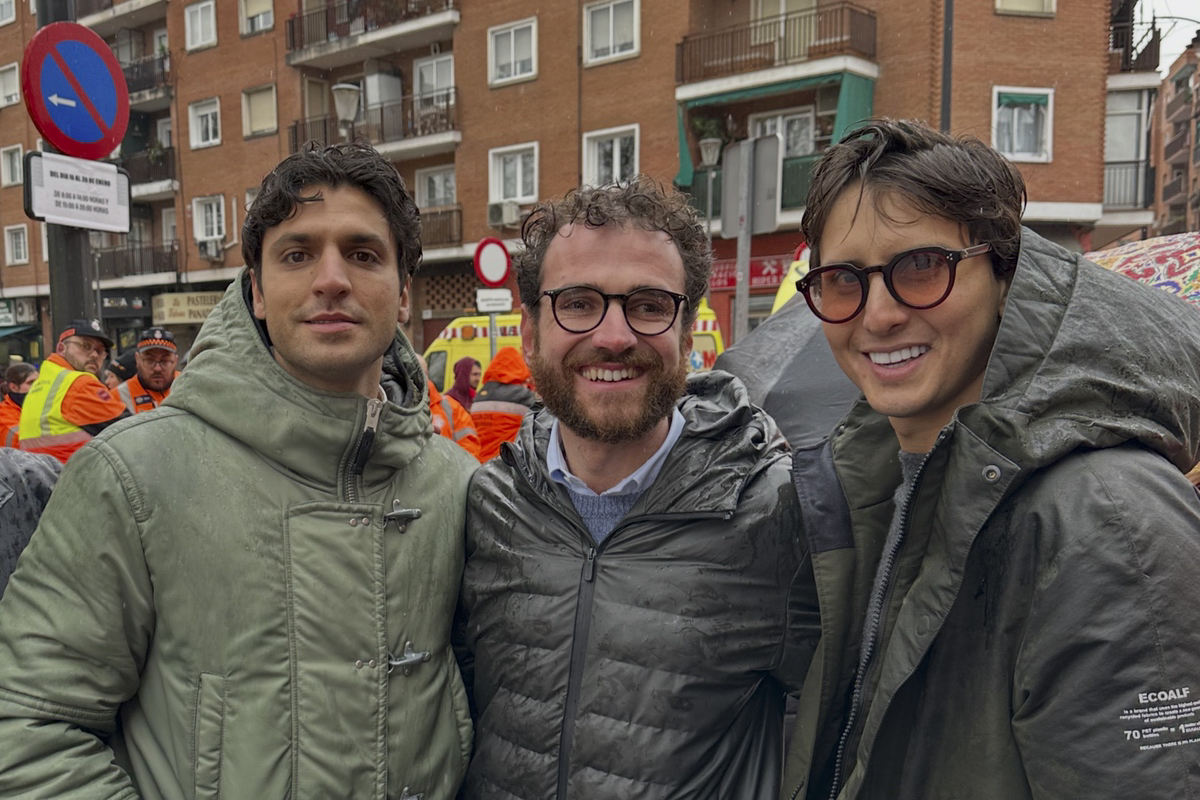 Roca Rey y el influencer Tomás Páramo, en el primer "Encierro Blanco" de Sanse