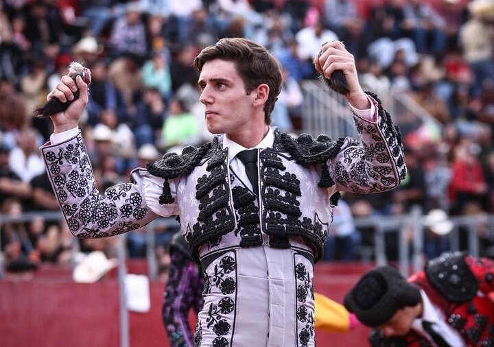 Gran triunfo de Javier Cuartero en Sombrerete, a hombros con Tarik Othón