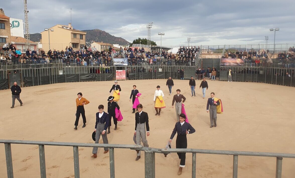 La Escuela de Tauromaquia de Valencia inaugura su temporada en Puçol