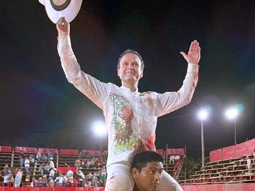 Antonio Ferrera corta un rabo en Chichimilá