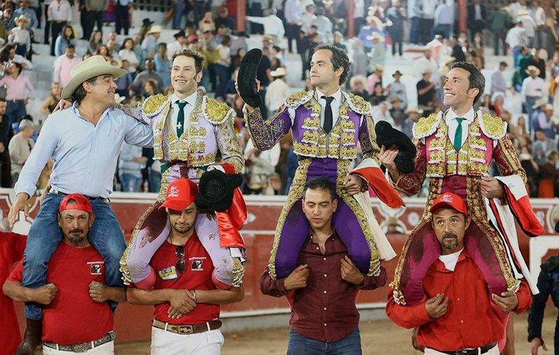 David de Miranda, notable presentación en Jalostotitlán, a hombros con Sánchez y Saldívar