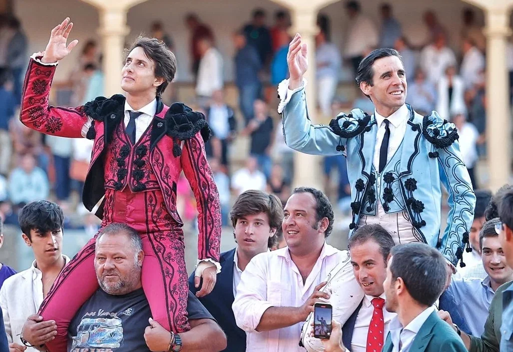 El "no" de Roca Rey y Juan Ortega a firmar cartas de compromiso en el concurso de Zaragoza