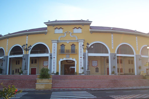 Francisco Fernández corta una oreja en su debut con caballos en Los Barrios